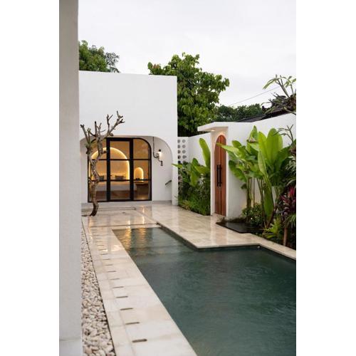 Villa Amerta Stynn - Stylish 2BR Tropical Retreat Villa near Kelating Beach