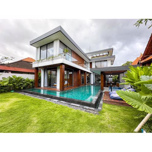 Villa Asri - Modern Tropical Rooftop Villa 4BR Umalas