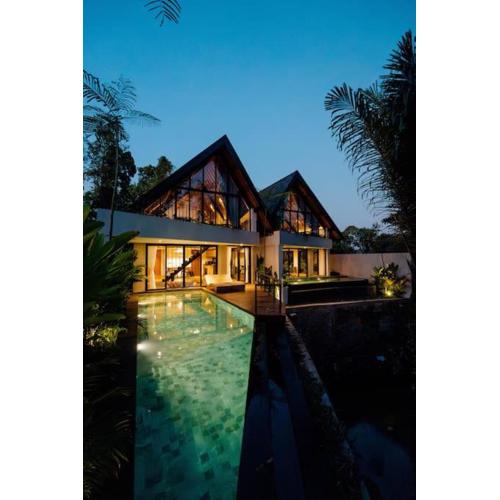 Villa Astu - Peaceful River Retreat Villa near Tanah Lot