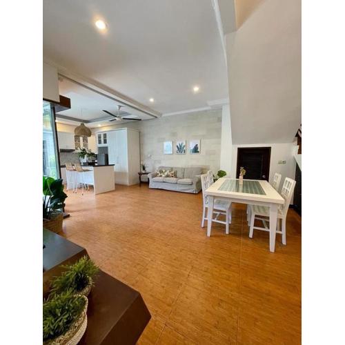 Villa Aura 3 Bedroom in Seminyak, near the beach