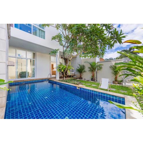 Villa Aura 3BR Private Pool Near Naiharn Beach by TropicLook