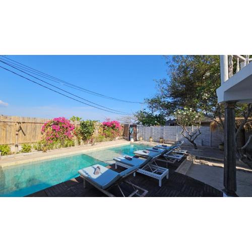 Villa Aurora: 4 BR, Front Beach