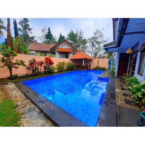 Villa batu malang swimming pool