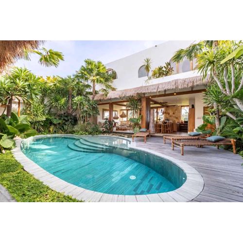 Villa Belle Oasis - Next To Canggu 5BR Tropical Paradise with Private Pool & Stunning Rice Field Views