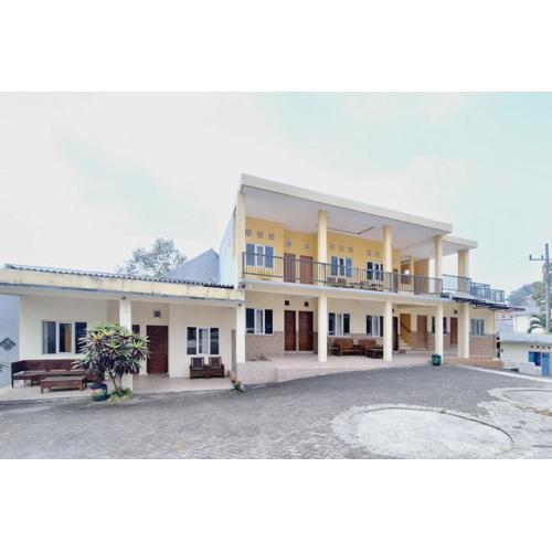 Villa Bukit Bunga Syariah RedPartner Pacet