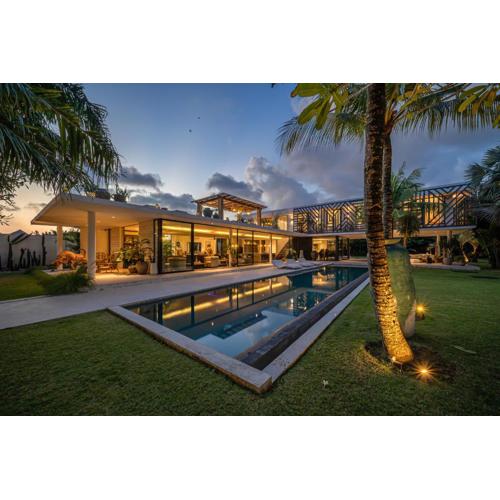 Villa Bull House Amazing 6 bedrooms contemporary villa in Seminyak