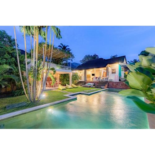 Villa Bumi - Playful & Quirky 3BR Villa Near Seminyak, a Unique Getaway