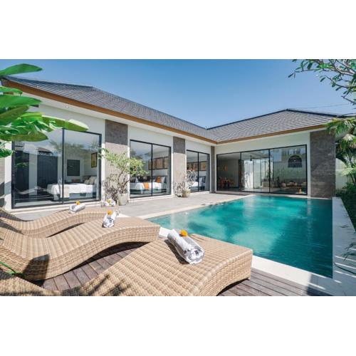 Villa Bunga Lily - Sumptuous 3BR Luxury Private Villa in Canggu