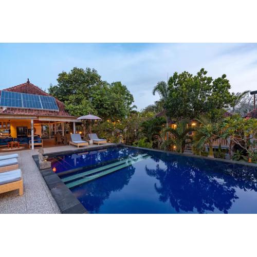 Villa Cahaya - Ocean, sunset and volcano views, an island hideout