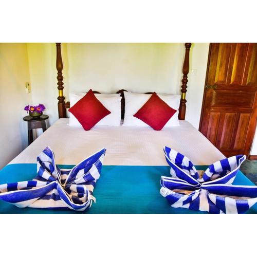 Villa Camellia Garland 3 room beach house