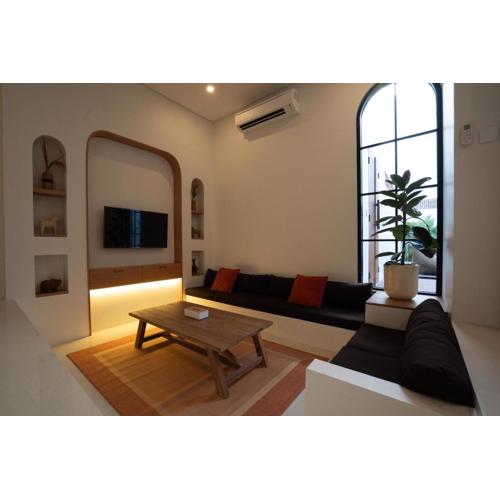 Villa Casa Andaluz - Canggu Berawa 2BR Stable View Villa