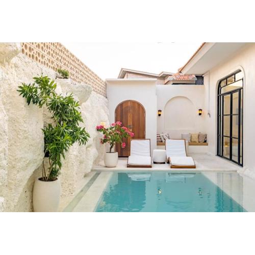 Villa Casa Thalasa with Waterfall Great Location