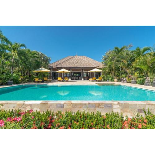 Villa Cerah beachfront