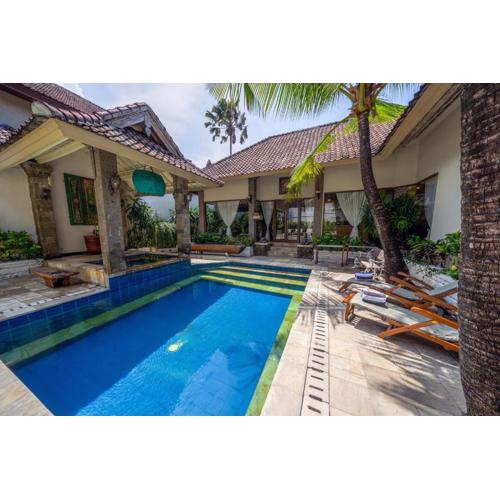 Villa CHANDI 2 - Legian - Seminyak - 5 Bedroom 4 Bathroom Villa - Great Location !