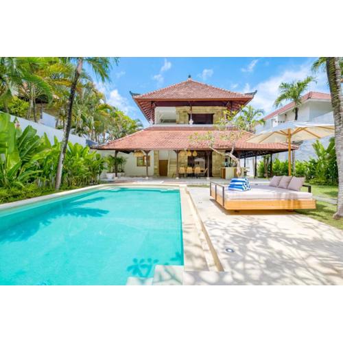 Villa Chandika - 4 BDR Villa with private Pool, walk to the beach