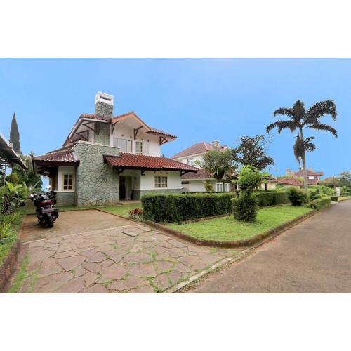 Villa ChavaMinerva Aries Ciater with Private Pool