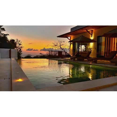 Villa Chris - Stunning 4BR with Ocean & Sunset View