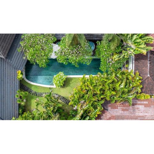 Villa Cinta Damai - Stunning & Stylish 4BR Luxury Villa in the Heart of Seminyak, Just a 10-Min Walk to the Beach