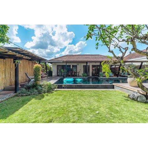 Villa Claudia - Homey & Spacious 3BR Villa Next to Seminyak