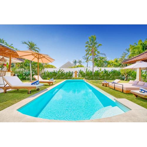 Villa Cologne - 6 BDR Villa, 2 Private Pools & Huge Garden, Walk to the Beach