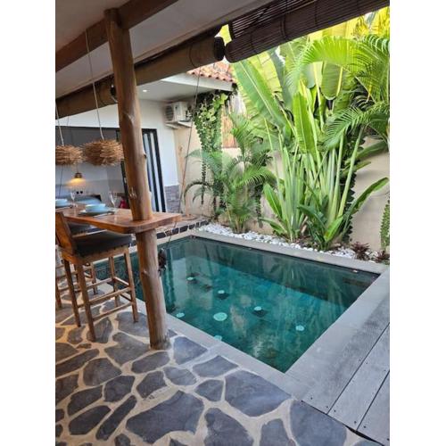 Villa crush of heart with swimming pool