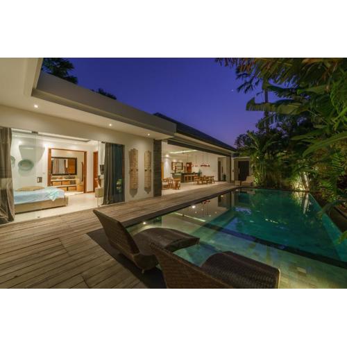 Villa Cuatro : Amazing 3BR Villa in Seminyak - Perfect Location