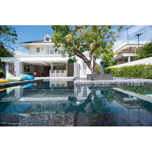 Villa De White House