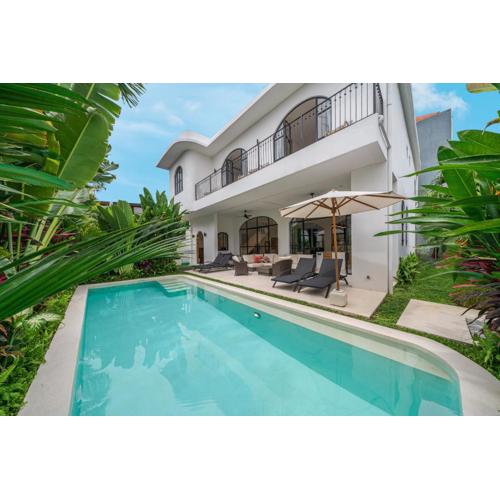Villa Delight - Brand New 5BR Villa in Canggu