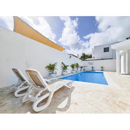 Villa DMM con piscina, jacuzzi y gran área verde en Punta Cana
