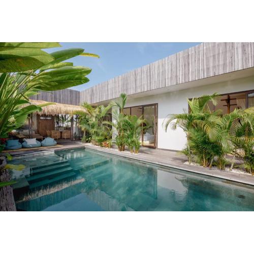 Villa Elwood - Stylish Boho Chic 3BR Villa in Umalas, Private Parking, Near Finns Canggu