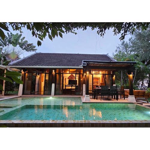 Villa Emerald Sand - Beach Front 4 Bed Pool Villa