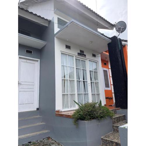 Villa ERICK Batu dekat Jatimpark 2