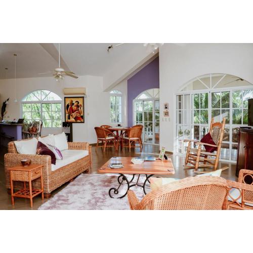 Villa Esmeralda Peaceful 4BD BA Beach Home with Pool in Playa Laguna