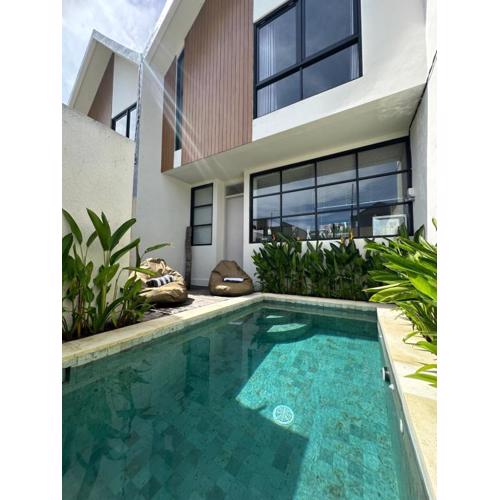 Villa Essenza - Luxury 2BR with Private Pool in Berawa Canggu
