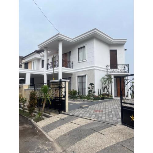 Villa Falenia City View Family Only