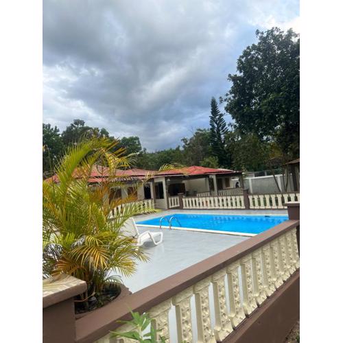 Villa Familiar con Piscina Privada y Rio