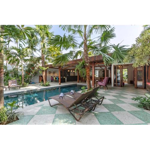 Villa Gambar - Comfortable Modern Mix 3BR Villa with Large Private Pool, 10 Minutes to the Beach