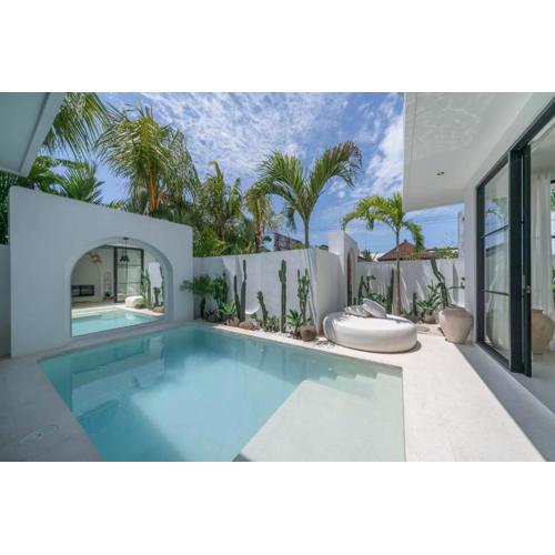 Villa Golden Canggu - Modern Chic 2BR Villa Near Finns Recreation Club