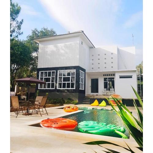 Villa Herrera Puncak