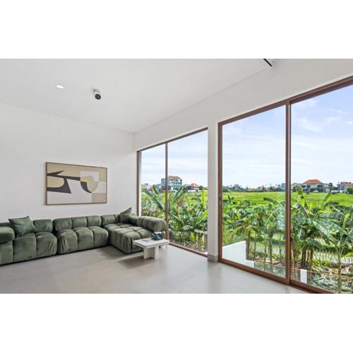 Villa Hijau with 3 BR and Rooftop in Center of Berawa