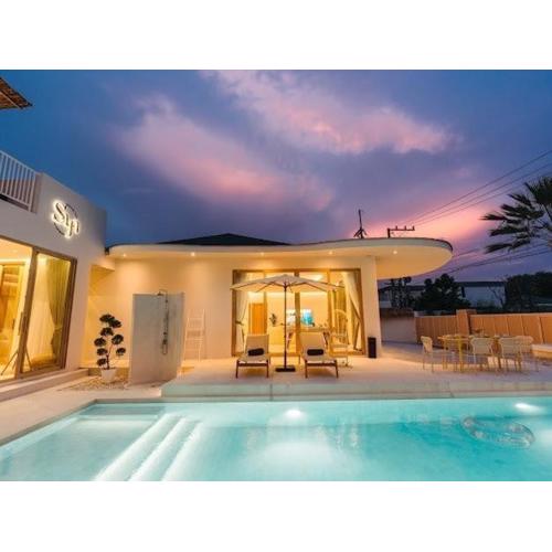 Villa Isla on the beach, by saya