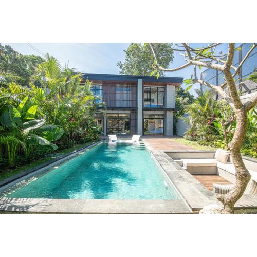 Villa Janam 5br, 400m To Beach With Jungle View