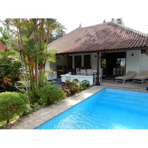 Villa Jasri Point - Beachfront Villa close to surf