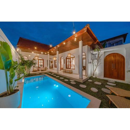 Villa KÂLYANA - NEW Tropical & Modern 3BR Central - Beach Canggu