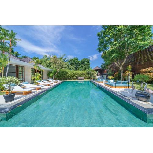 Villa Karishma - Luxury 6BR Villa Next to Berawa