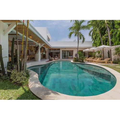 Villa Kiara our Paradise in Seminyak 5 bedrooms 12m private pool