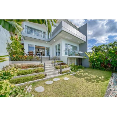 Villa Kinditto - Luxurious 3BR Villa with Stunning Ocean Views and Serenity