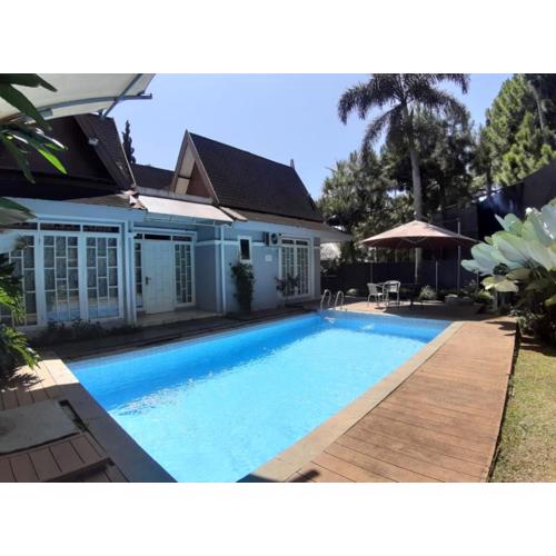 Villa kota bunga di puncak bogor ada kolam pribadi