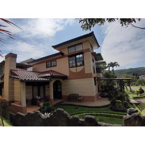 Villa kota bunga puncak bogor ada AC, karoke , water heater, wifi