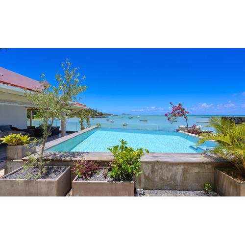 Villa LAGON Bleu, waterfront, private pool, 4 bedrooms en-suite